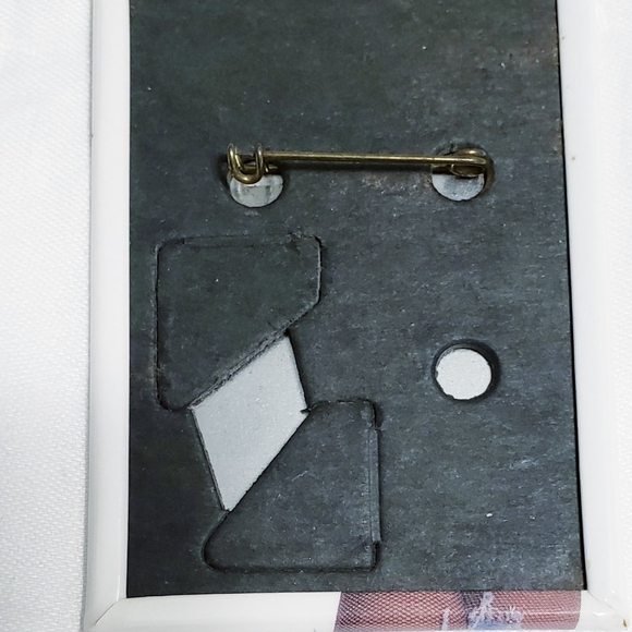 1991 CHER button pin - Picture 3 of 3